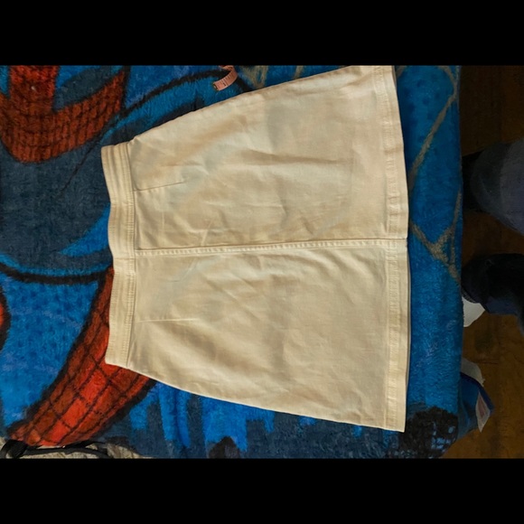 White skirt - Picture 4 of 4